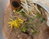 A picture of step 2 of Stir-Fried Bean Sprouts and Garlic Chives with Pork Liver & Chicken Liver Congee.
