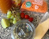 Hình bước làm 1 của món Salad Cà Rốt, Olive, Nho, Cà Chua Bi, Phô Mai Và Sốt Mù Tạt Vàng Mật Ong