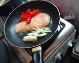 Foto del paso 4 de la receta: Una idea rápida: Papas, cebolla y morrón fritos, con pollo