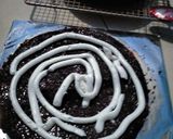 Foto langkah ke 7 dari resep Black Forrest Panggang DCC Base birthday cake.