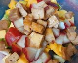Hình bước làm 1 của món Salad trái cây trộn chả
