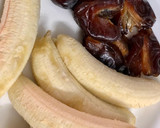 A picture of step 1 of Banana and Date Shake.
