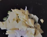 A picture of step 2 of Tawa alu bhaji.