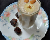 A picture of step 2 of Dates and Banana Shake.