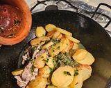 Foto del paso 6 de la receta: Patatas a lo pobre caldosas con cerdo
