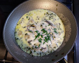 Foto del paso 2 de la receta: Salsa de brotes de cebolla blanca, champignon y ciboulette para tallarines