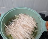 Foto langkah ke 3 dari resep Sop Tofu Enoki.