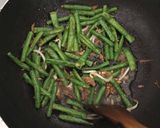 Foto langkah ke 3 dari resep Tumis taoge kacang panjang ikan asin.