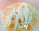 รูปขั้นตอนการทำที่ 1 ของ ผัดหมี่น้ำพริกกะปิกับไข่เจียวถั่วงอก