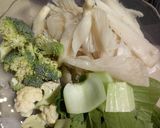 Foto langkah ke 1 dari resep Mix Sauté Vegetables with Oysters Sauce.