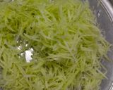 A picture of step 1 of Kacha papaiya nu chhin / raw paw paw stir-fry.