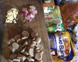 Foto langkah ke 2 dari resep Jamur Bakso Tumis Tiram.