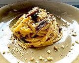 A picture of step 7 of Spaghetti with Miso Cream, Shiitake Mushrooms, and Crushed Hazelnuts.