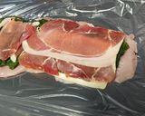 Foto del paso 2 de la receta: Rollo de pollo con jamón y queso 🥪🍗🥓🧀