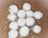 Foto langkah ke 4 dari resep Cimol bumbu pedas.