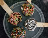 A picture of step 5 of Banana chocolate lollipop.