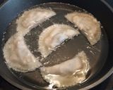 Foto del paso 3 de la receta: Empanadillas rellenas de plátano y nueces con miel