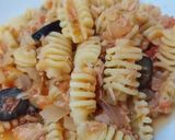 Foto del paso 8 de la receta: Radiatori en salsa de atún