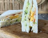 Gambar langkah 4 resipi Sandwich avocado nenas telur berkeju.