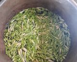 Foto langkah ke 1 dari resep Tumis Bunga Pepaya dan Daun Singkong.