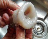 Foto del paso 2 de la receta: Tapa de chipirones con habitas