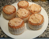 Foto del paso 5 de la receta: Volovanes o tartaletas rellenas de atún y surimi