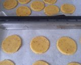 Foto del passaggio 4 della ricetta Biscotti sablé con ganache al cioccolato fondente