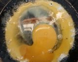 Foto langkah ke 2 dari resep Mie Goreng (instan) Telur Ceplok.