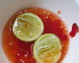 รูปขั้นตอนการทำที่ 2 ของ ยำหมูยอไส้กรอกไข่เค็ม