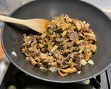 Une image de l'étape 6 de Nouilles udon au bœuf et légumes.