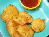 आलू भजिया (aloo bhajiya recipe in Hindi)