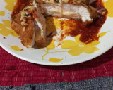 Foto del paso 4 de la receta: Pechugas rellenas con queso 🧀 y salsa roja