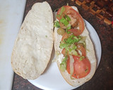 Foto del paso 3 de la receta: Bocadillo de bistec a la plancha con ensalada, aguacate y alioli