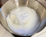Tej-és fehércsokoládé mousse torta málnazselével recept fázis 1 fotója