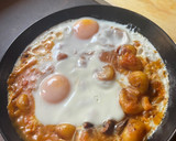 Foto del paso 5 de la receta: Gnocchis con huevos y champiñones en salsa de tomate