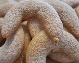 Lotti kiflik - avagy bécsi hókifli az omlós, illatos csoda recept fázis 3 fotója