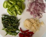 Foto langkah ke 1 dari resep Tumis tongkol cabai hijau.
