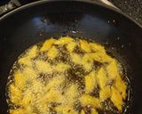 चावल के कुरकुरे नमक पारे(chawal ke kurkure namak pare recipe in hindi) रेसिपी चरण 3 फोटो