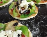 صورة لخطوة 5 من وصفة ميني بيتزا 🍕