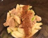 A picture of step 3 of Apple crumble.
