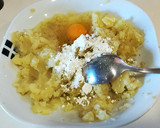 Foto del paso 1 de la receta: Tortitas de patata rellenas