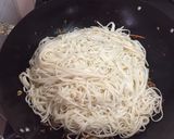 Foto del paso 5 de la receta: Chow Mein de Carne Molida Frita y Caldo de Gallina & Vegetales