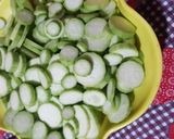 A picture of step 1 of Turai ki sabzi.