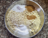 Foto del paso 2 de la receta: Bizcochitos de avena con mucha banana y pasas de uva
