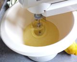 Foto del passaggio 2 della ricetta Biscotti morbidi al limone