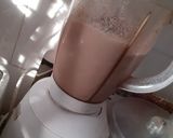 A picture of step 2 of Chocolate smoothie.