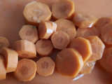 Redondo en salsa de zanahoria y uvas pasas
