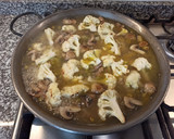 Foto del paso 3 de la receta: Paella integral de coliflor y bacalao en salazón