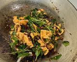 รูปขั้นตอนการทำที่ 4 ของ ผัดกะเพราไก่พริกแห้ง