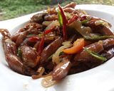 Foto langkah ke 7 dari resep Oseng Cumi Asin pedas.